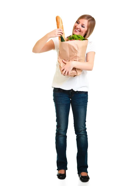Жінка, що несе мішок з продуктами, ізольовані на білому — стокове фото