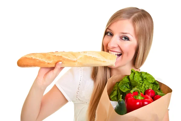 Frau trägt Tasche mit Lebensmitteln isoliert auf weißem Grund — Stockfoto