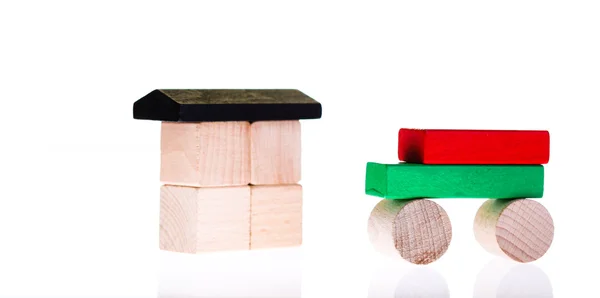 Деревянные игрушки красочные блоки изолированы на белом — стоковое фото