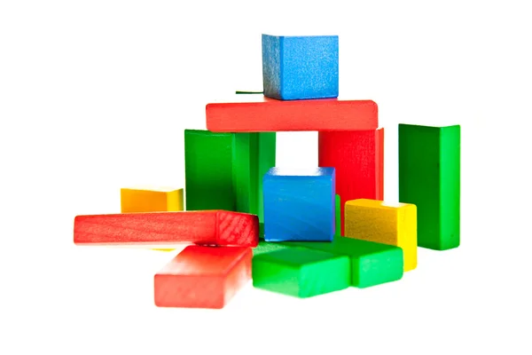 Blocos coloridos de brinquedo de madeira isolados em branco — Fotografia de Stock