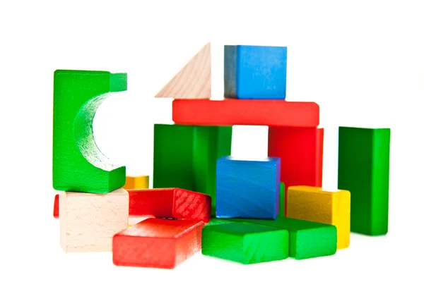 Ahşap oyuncak renkli bloklar üzerinde beyaz izole — Stok fotoğraf