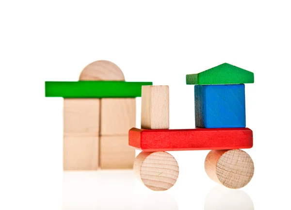 Dřevěné hračky barevné bloky izolovaných na bílém — Stock fotografie