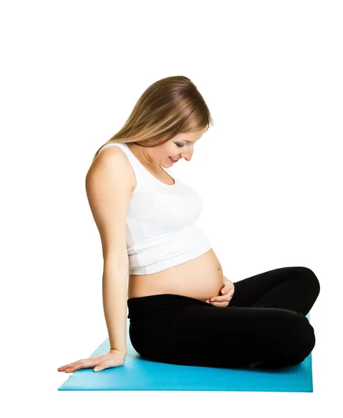 Kobieta w ciąży fitness na białym tle — Zdjęcie stockowe
