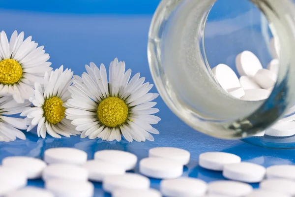 Chamomile and homeopathic medication — Stock Photo, Image