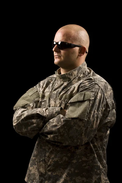 Jonge man dragen militaire — Stockfoto
