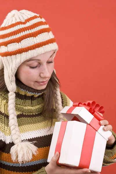 Öppna en magisk jul gåva — Stockfoto