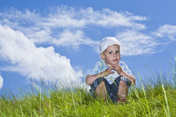 Pojke i naturen — Stockfoto