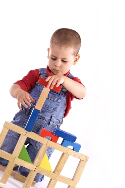 Pojke leker med block — Stockfoto