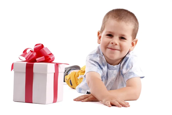 Kisfiú és ajándék — Stock Fotó