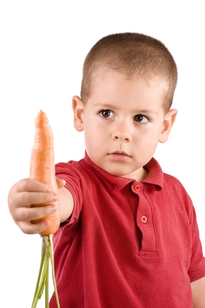Мальчик и морковь — стоковое фото