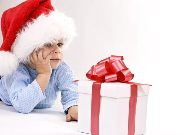 Baby mit Weihnachtsmütze — Stockfoto