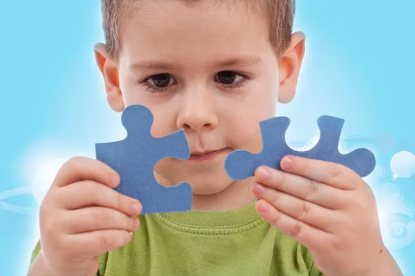 Boy with puzzles — Stock Photo, Image
