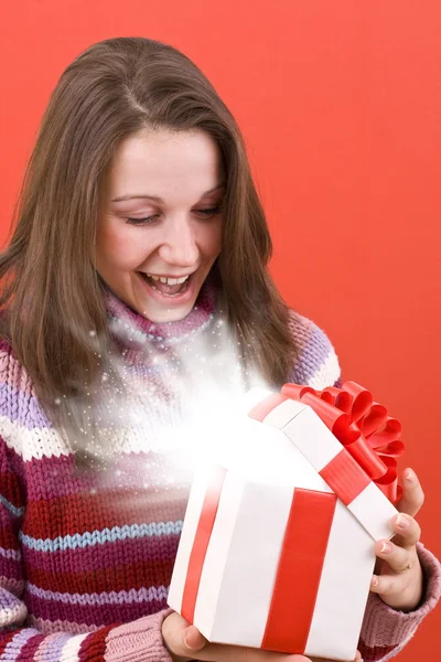 Nyissa meg a varázslatos karácsonyi ajándék Stock Kép