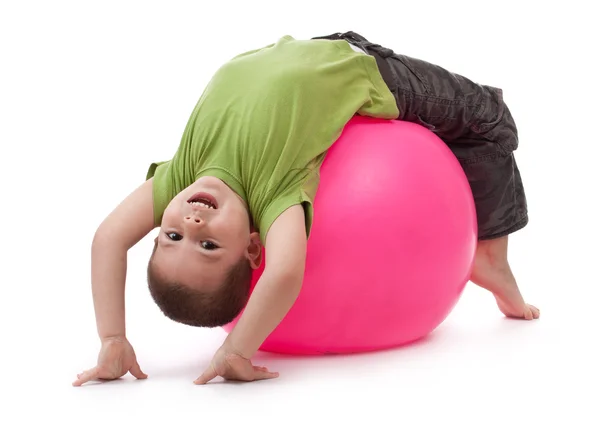 Μικρό αγόρι κάνει γυμναστικές ασκήσεις Φωτογραφία Αρχείου
