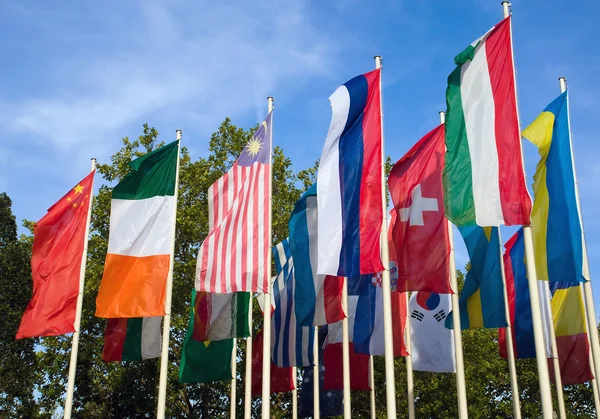 Diferentes banderas de varios países — Foto de Stock
