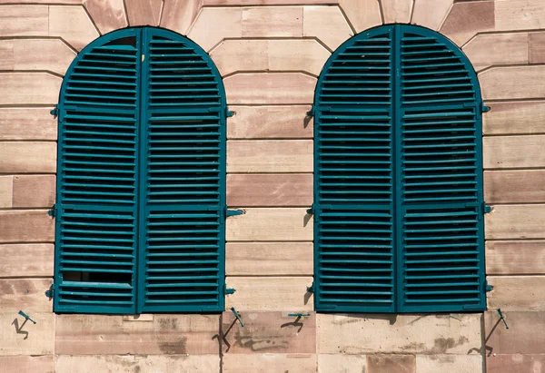 Old windows with green shutters — Stock Photo, Image