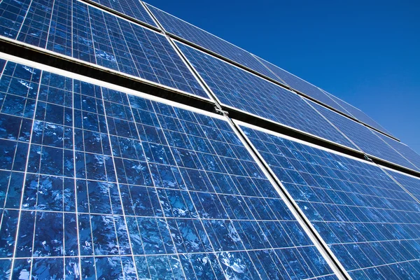 Primer plano de un panel solar —  Fotos de Stock