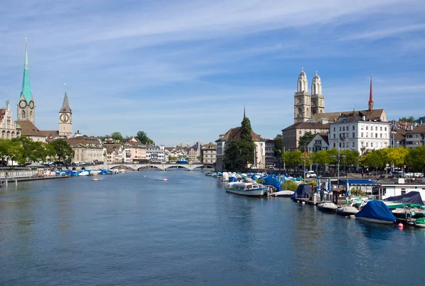 Zurique e o rio Limmat — Fotografia de Stock