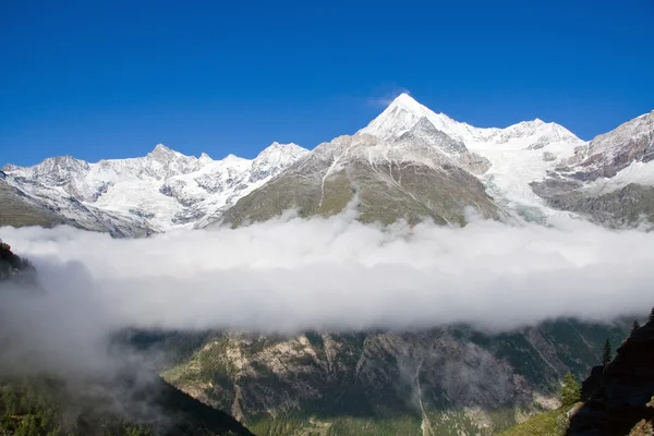 Clouds in the Zermatt valley — Stock Photo, Image