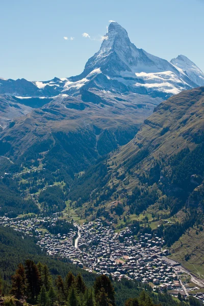 Matterhorn Elevando Sobre Zermatt Nos Alpes Suíços — Fotografia de Stock