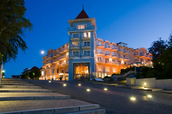 Schönes Hotel im Morgengrauen — Stockfoto