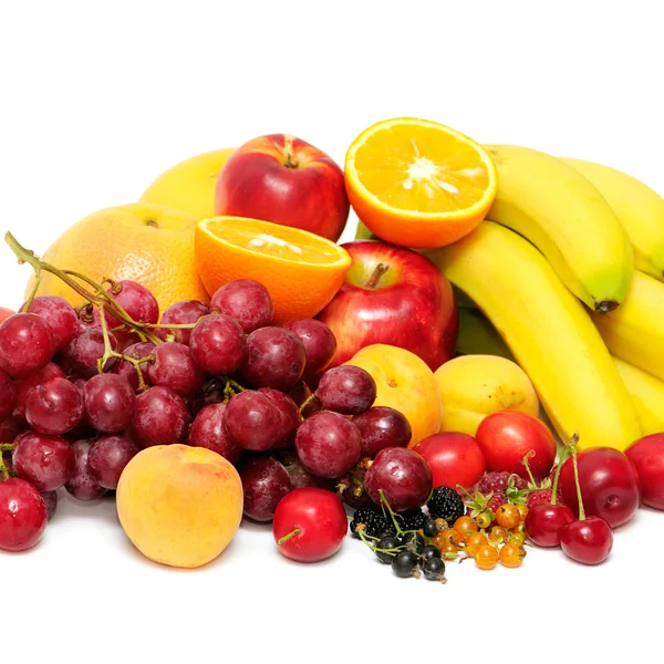 Świeże owoce i warzywa na białym tle — Zdjęcie stockowe