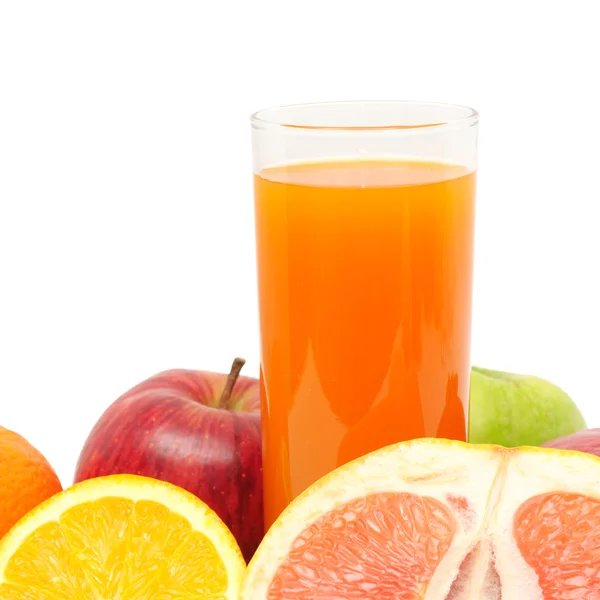 Vidro com suco e frutas — Fotografia de Stock