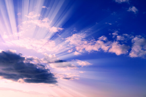 Солнце на голубом небе
