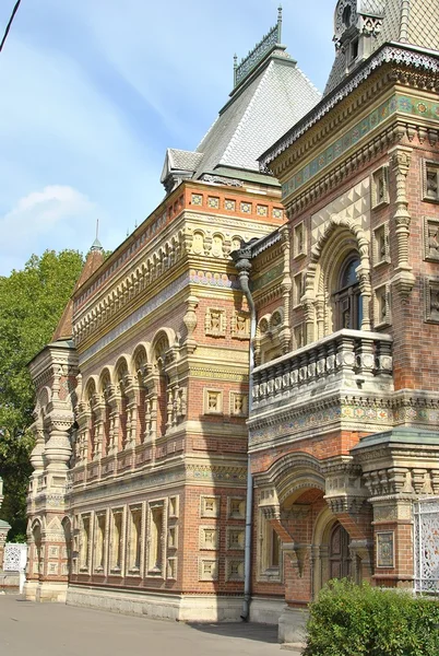 A fachada da casa no estilo russo — Fotografia de Stock