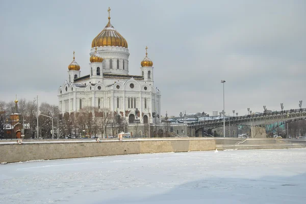 Собор Христа Спасителя Зимой Покрыт Льдом Москва Ривер — стоковое фото