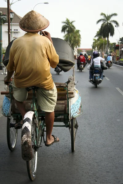 Conductor de triciclo rickshaw yogyakarta — Foto de Stock