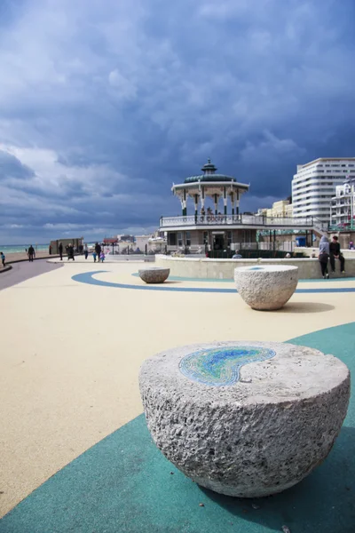 Brighton beach tengerparti zenepavilon — Stock Fotó