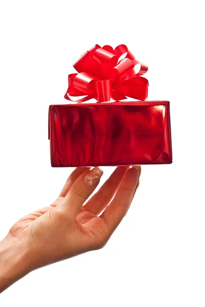 Vrouwelijke hand met doos van de gift — Stockfoto