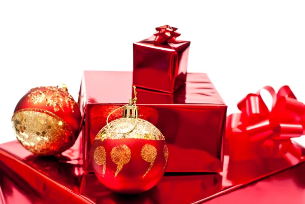 Červené vánoční dárky a hračky — Stock fotografie