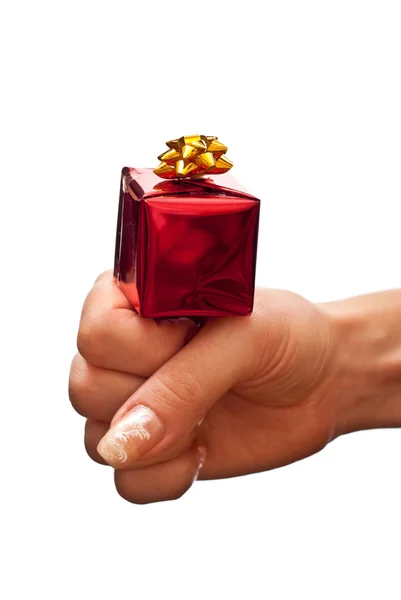 Rode giftdoos op vrouw hand — Stockfoto