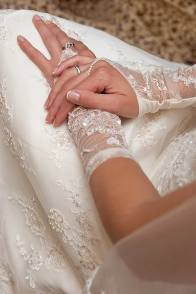 Bride's hands — Stock Photo, Image