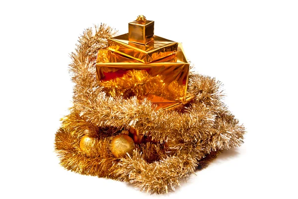Decoração de Natal dourada com presentes — Fotografia de Stock