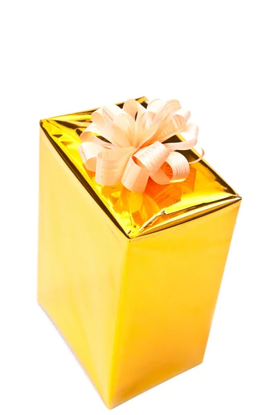 Presentförpackning i gyllene dekoration — Stockfoto