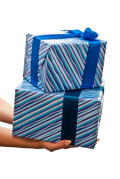 Mão feminina segurando caixas de presentes — Fotografia de Stock