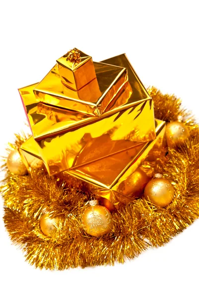 Cajas de regalo en la decoración de Navidad —  Fotos de Stock