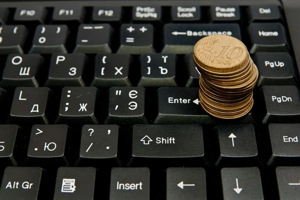 Monete sulla tastiera — Foto Stock