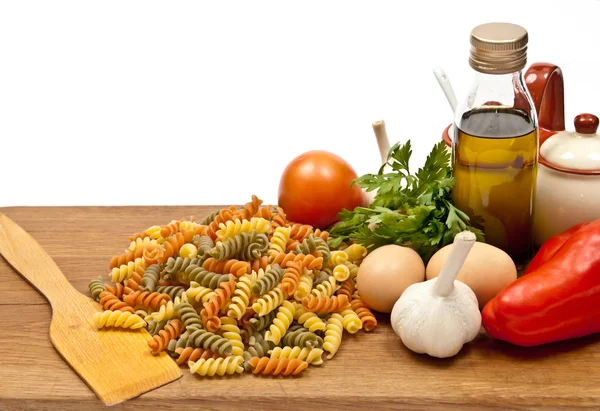 Ingredienser och spaghetti — Stockfoto