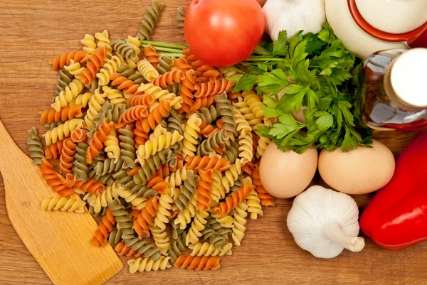 Spaghetti and vegetables — Stock Photo, Image