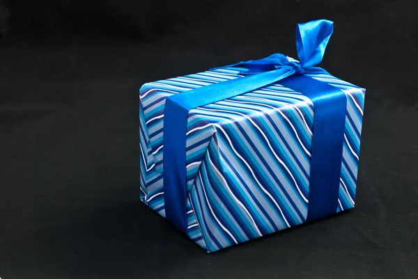 Caja de regalo de papel azul —  Fotos de Stock