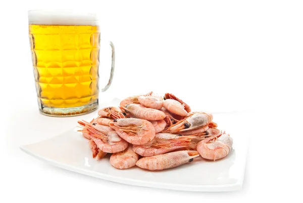 Beer in glass and prawns — Stock Photo, Image