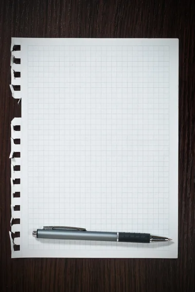 Página do bloco de notas e caneta — Fotografia de Stock