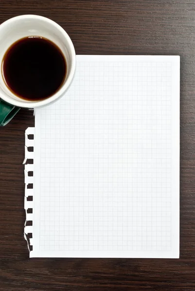 Kaffe och blankt papper — Stockfoto