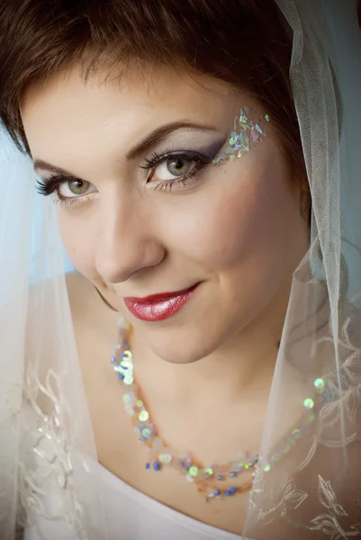 Retrato Uma Bela Noiva Com Maquiagem Azul — Fotografia de Stock