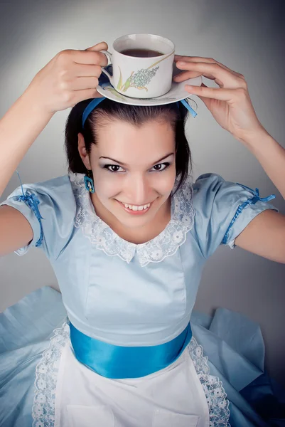 सुंदर लड़की चाय पी रही — स्टॉक फ़ोटो, इमेज