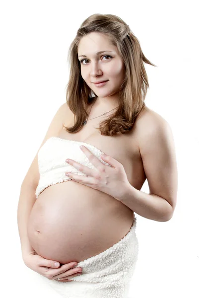 Беременная женщина в белом мехе — стоковое фото